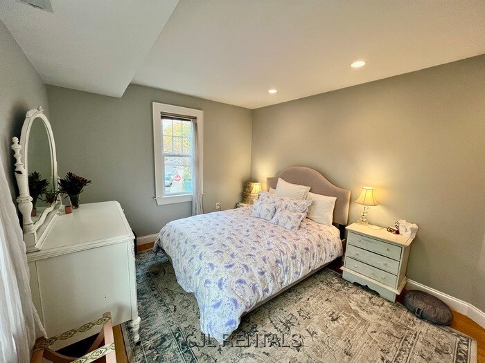 Building Photo - 150 Vassal Ln