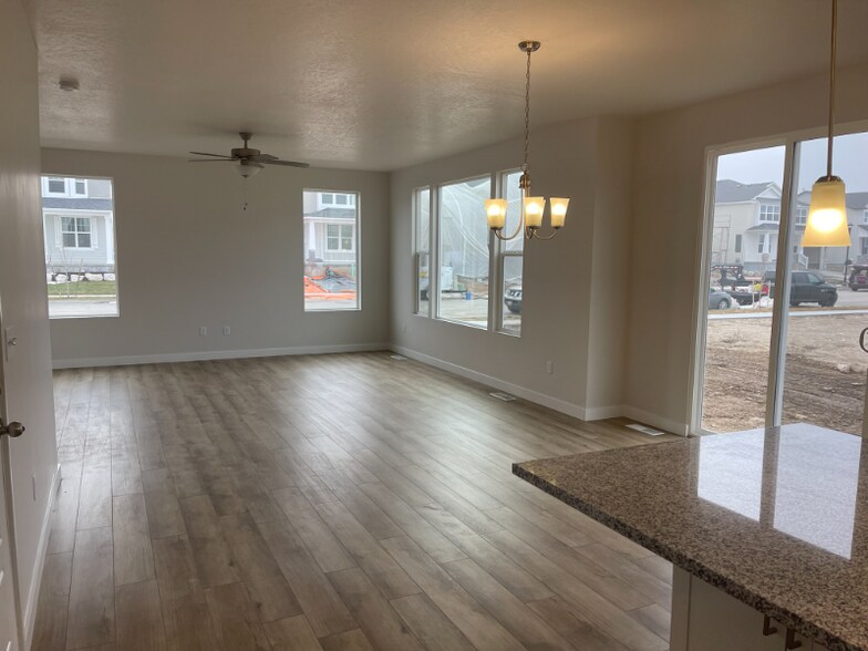 Building Photo - 837 N Marble Rd