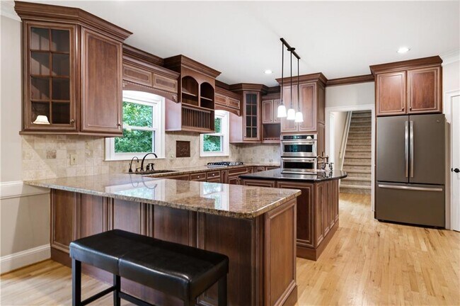 Building Photo - 5525 Hampstead Way