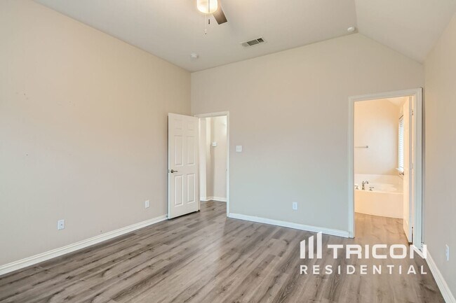 Building Photo - 7814 Longbow Ln