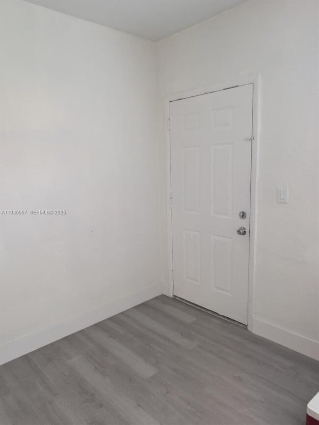 Building Photo - 2910 SW 7th St