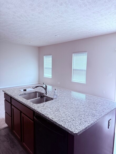Building Photo - 3383 Jackson Park Dr NW