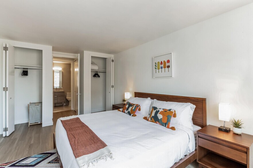 Building Photo - 64B W 37th St