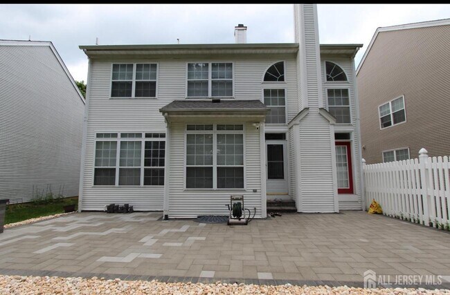 Building Photo - 96 Marion Dr