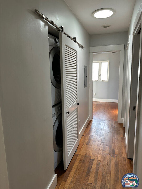 Building Photo - 1075 Hayes Ave