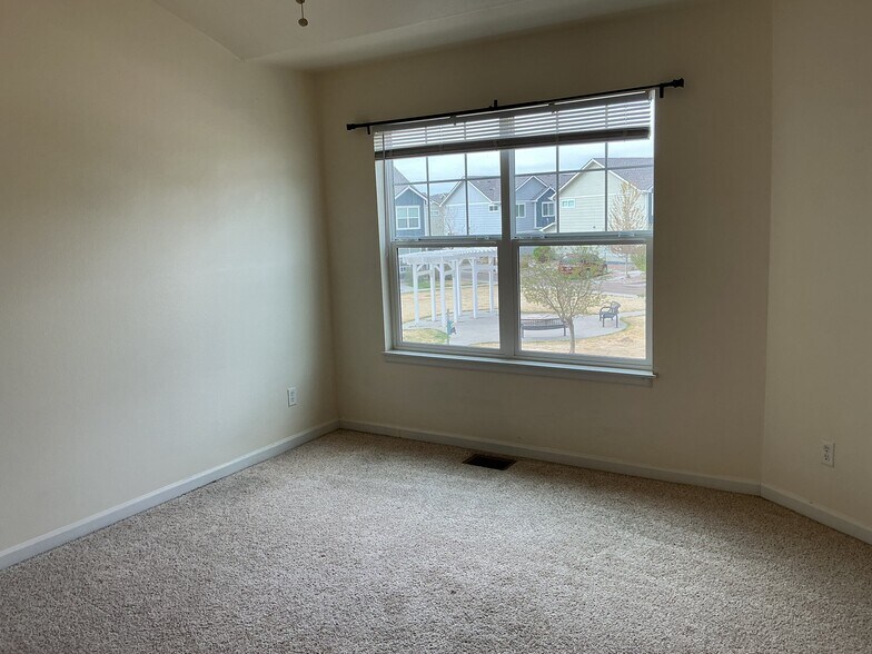 Building Photo - 3330 Apple Blossom Way