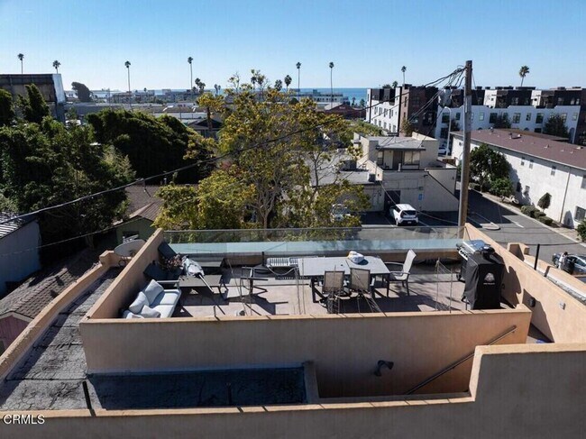 Building Photo - Downtown Ventura - Two bedroom, two bath w/ Rooftop Deck