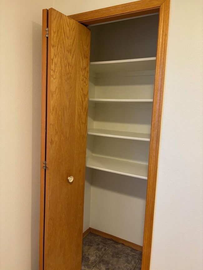 Building Photo - Great location for MSU and downtown.