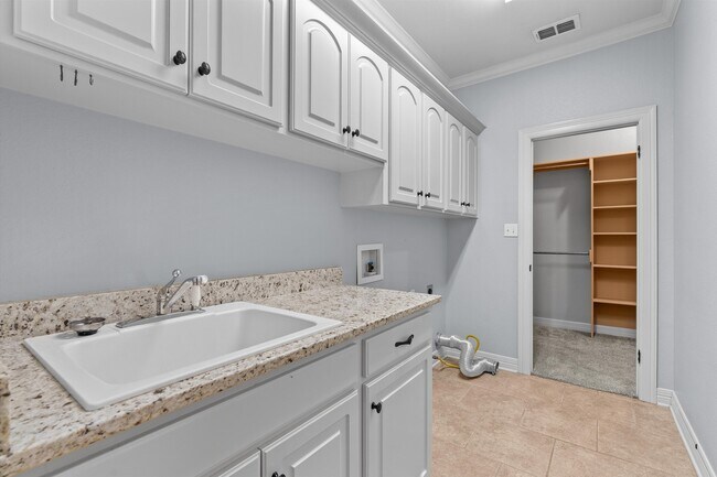 Building Photo - 495 Half Moon Ct