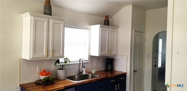 Building Photo - 2703 Blackburn Dr