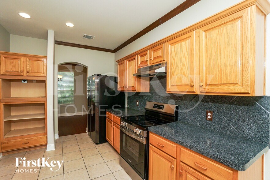 Building Photo - 20930 Pedregoso Ln