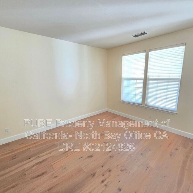 Building Photo - 565 Jorgensen St