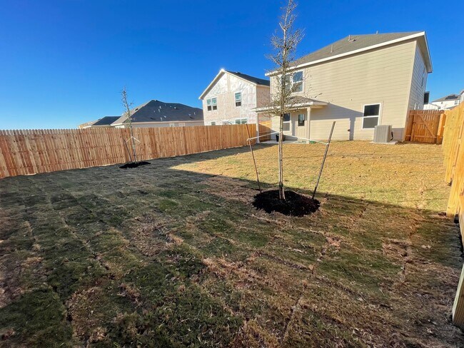 Building Photo - 6035 Bluestem Way