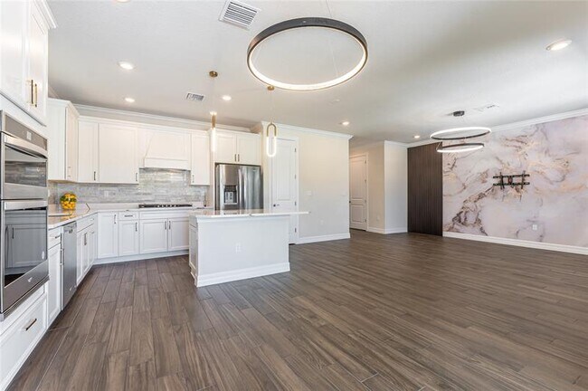 Building Photo - 4470 Gramercy Dr