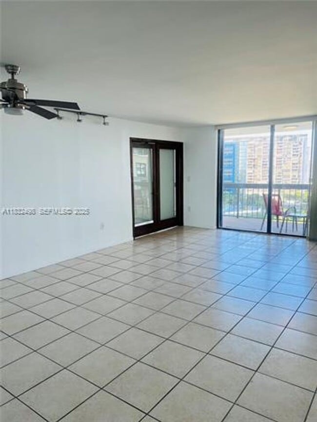 Building Photo - 2333 Brickell Ave