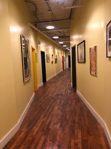 Building Photo - 1417 Kemper St