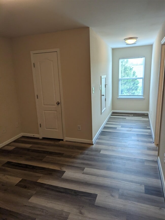 Building Photo - 155 Oakmont Dr