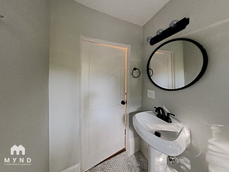 Building Photo - 2653 Randall St