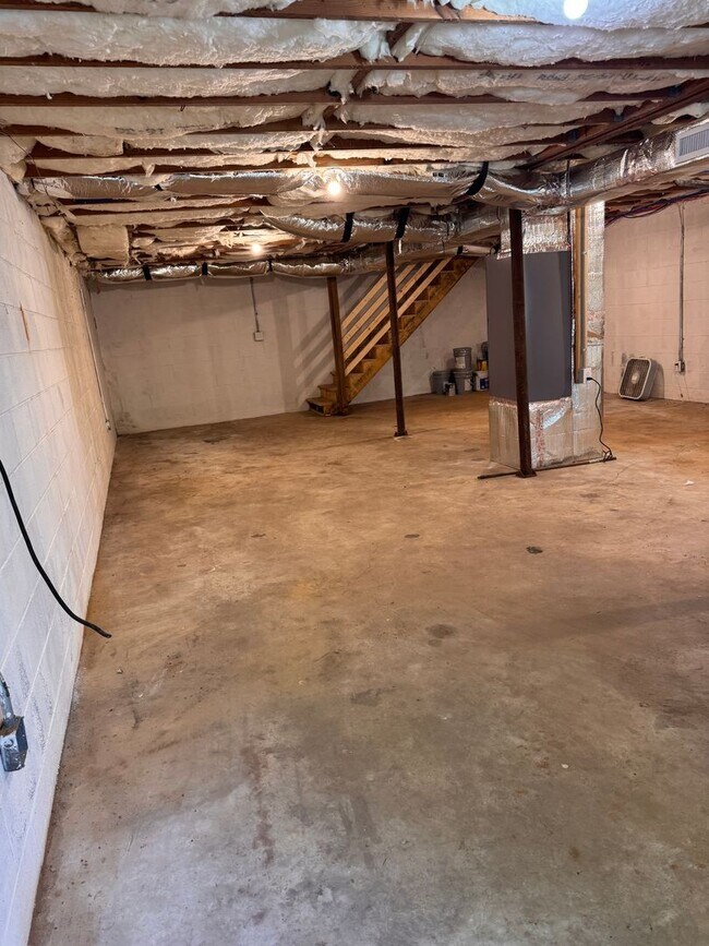 Building Photo - 3 Bedroom || 1 Bathroom - Single Family Home