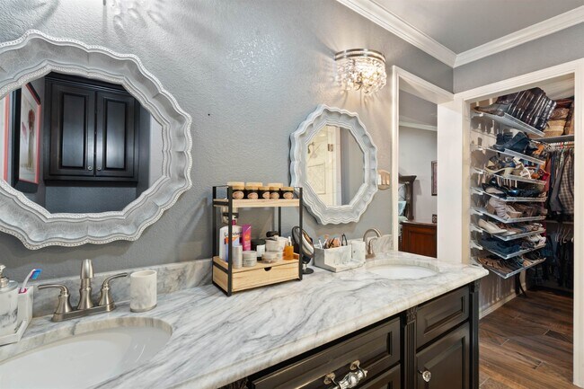 Building Photo - 115 Gyna Dr