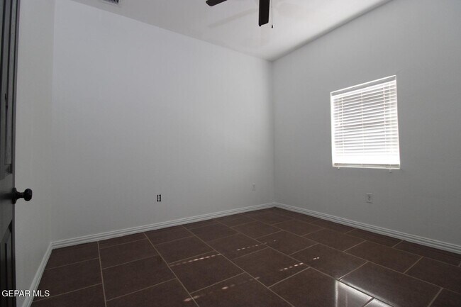Building Photo - 561 Agua De Mar