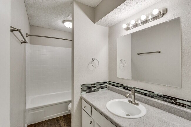 Building Photo - Cheapest 2BR in Moore - Move in Special!