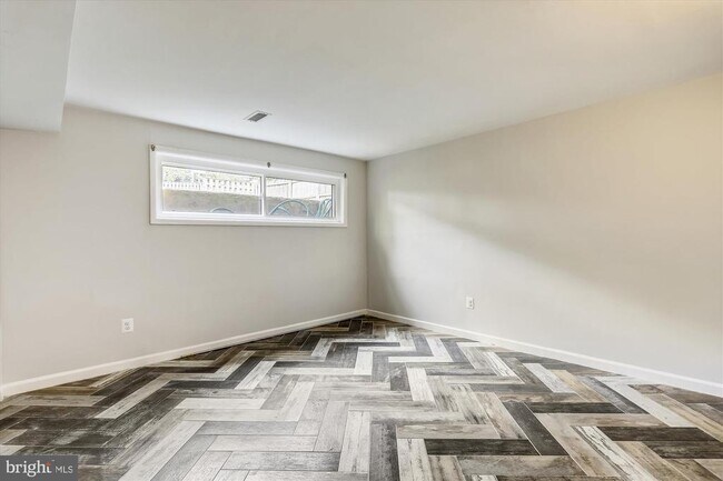 Building Photo - 5511 Huntington Pkwy