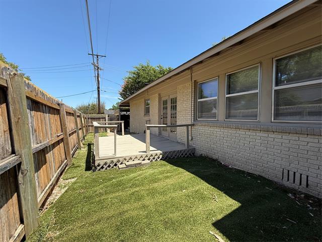 Building Photo - 2126 Mistletoe Ave