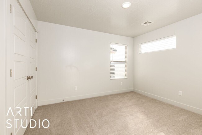 Building Photo - Amazing 4 bed | 2 1/2 bath | 2 car garage ...