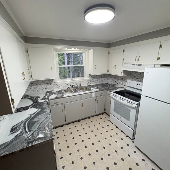 Building Photo - 15 Acer Heights Rd