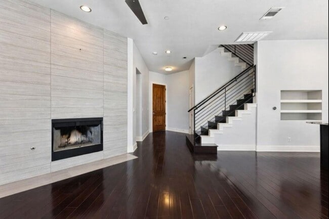 Building Photo - 8110 RANCH ROAD 2222