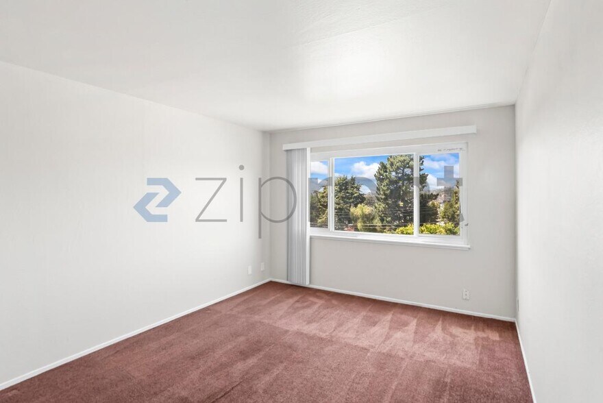 Building Photo - Unit 209