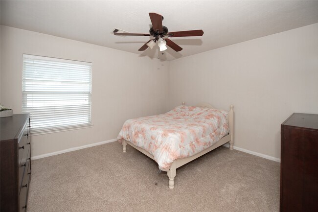 Building Photo - 1914 Lakeside Xing