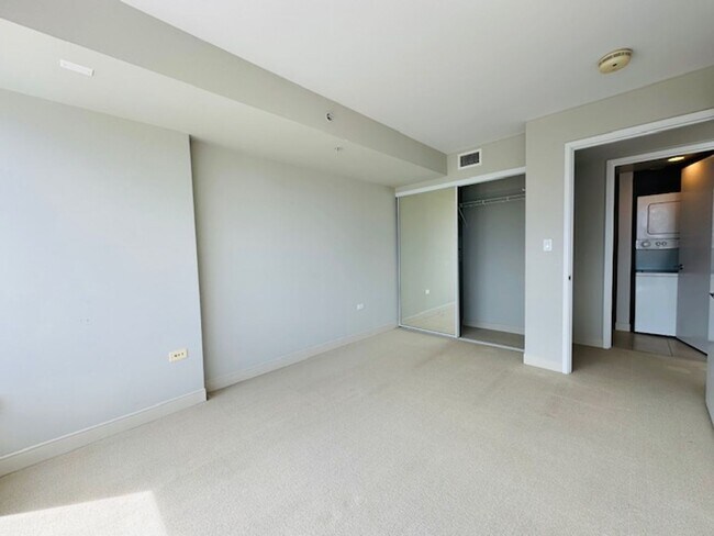 Building Photo - 1 Bedroom, 1 Bathroom, 1 Parking with Den ...