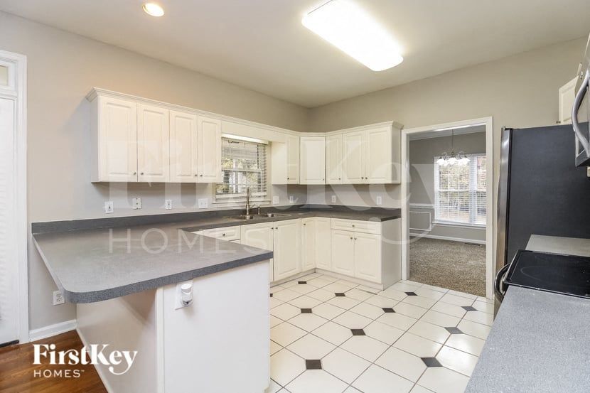 Building Photo - 2611 White Fence Way