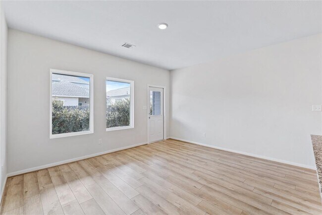 Building Photo - 316 LT Rusty Dr