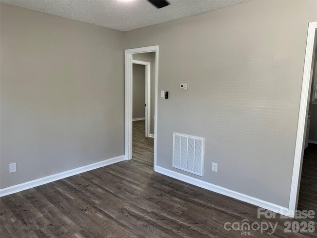 Building Photo - 107b Sador St