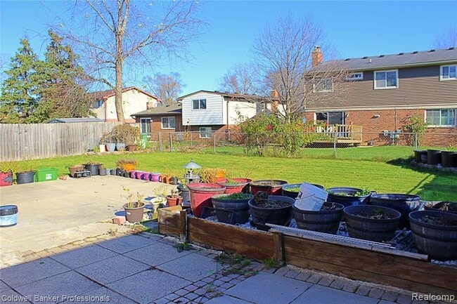 Building Photo - 6586 Carriage Hills Dr
