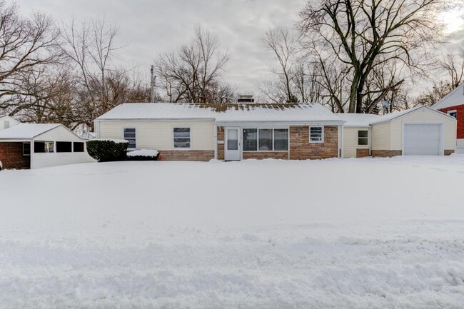 Building Photo - 110 De Smet Dr