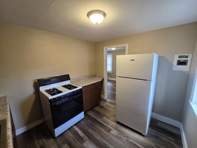 Building Photo - 857 9th St