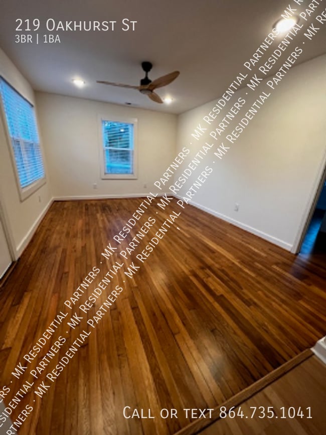 Building Photo - 219 Oakhurst St