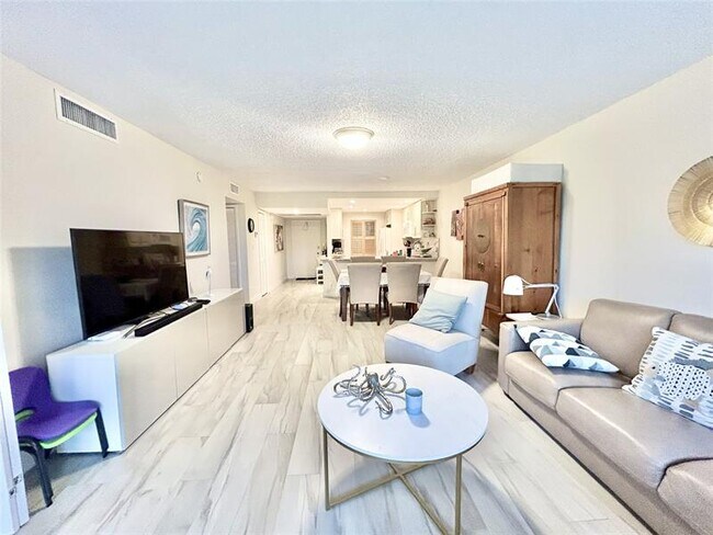 Building Photo - 3800 Oaks Clubhouse Dr