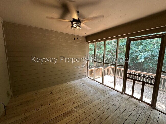 Building Photo - 2919 Pointewest Dr
