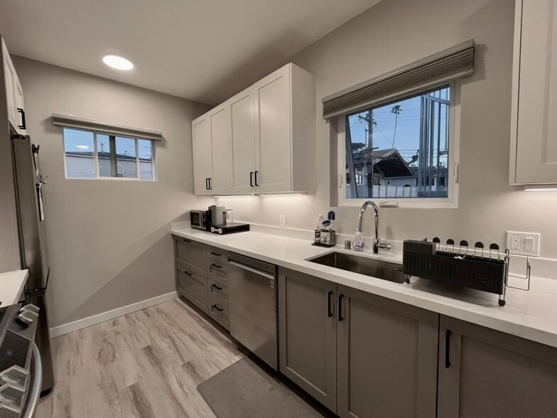 Building Photo - 4649 Santa Monica Ave