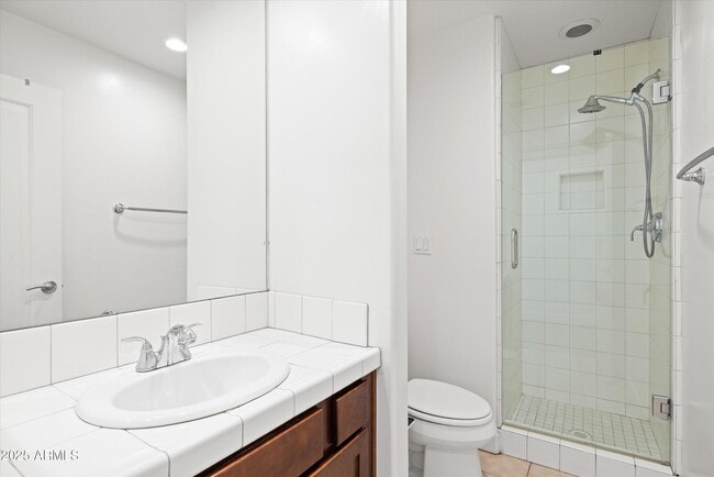 Building Photo - 505 W 6th St