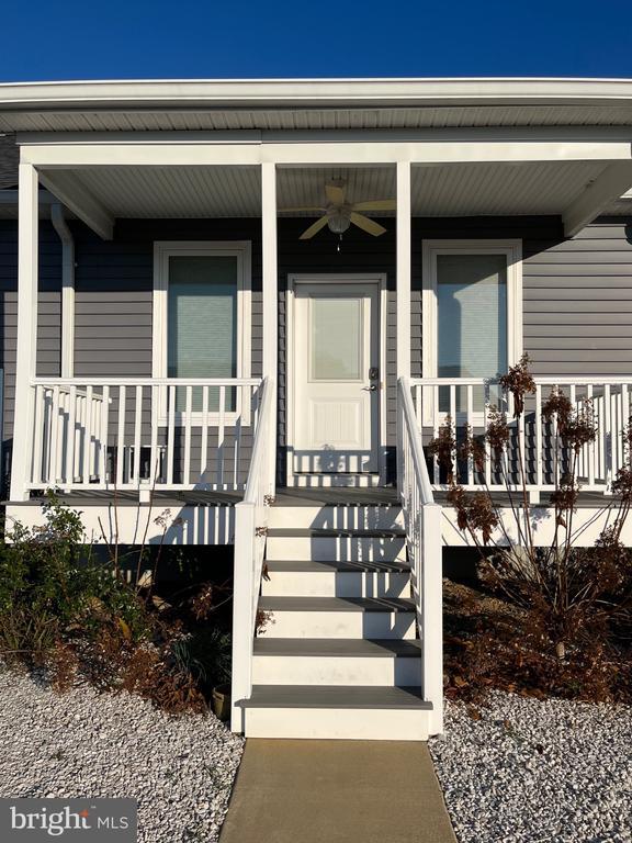 Primary Photo - 23930 Brickhouse Farm Ln