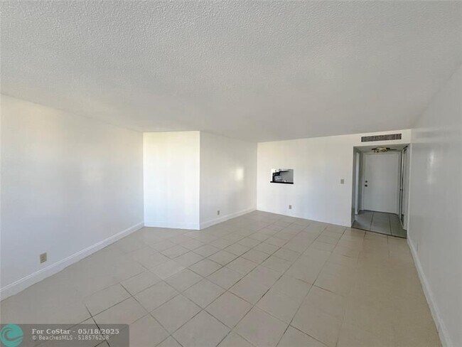 Building Photo - 301 N Ocean Blvd
