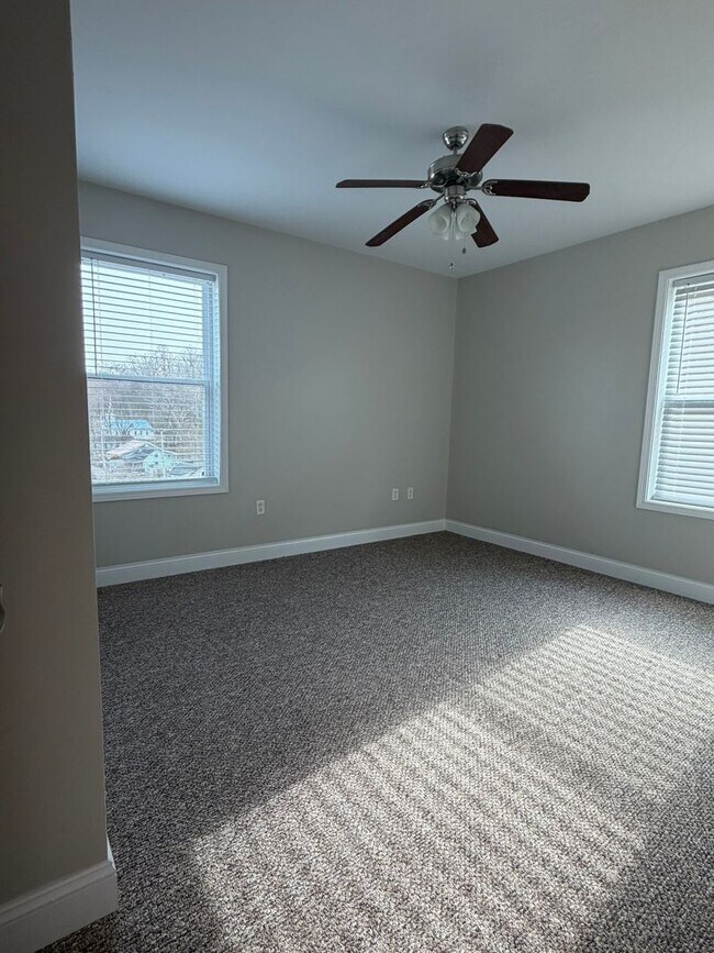 Building Photo - **Stunning Waterfront Condo in Downtown Knoxville**  2 Bedroom, 2 bath Fully renovated! Available...