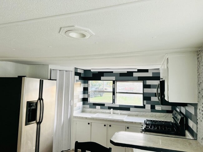 Building Photo - COMPLETELY RENOVATED MOBILE HOME