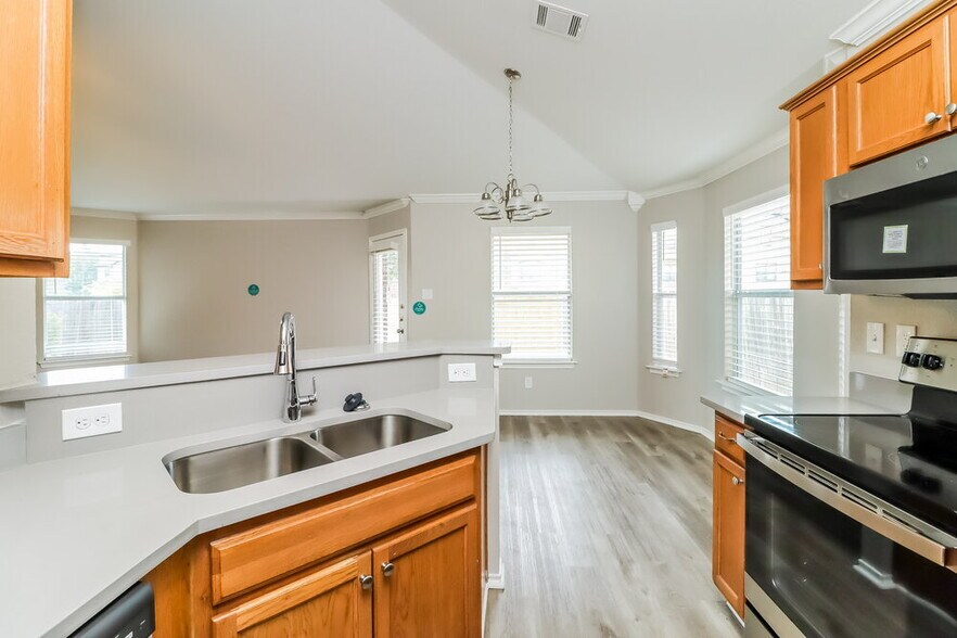 Building Photo - 2105 Pacino Dr